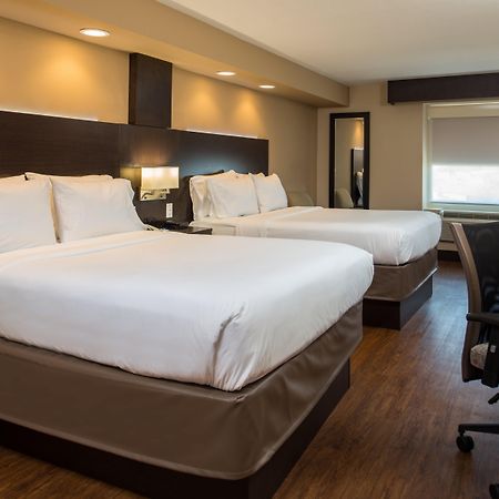 Holiday Inn Express & Suites San Antonio Medical - Six Flags By Ihg Exteriör bild