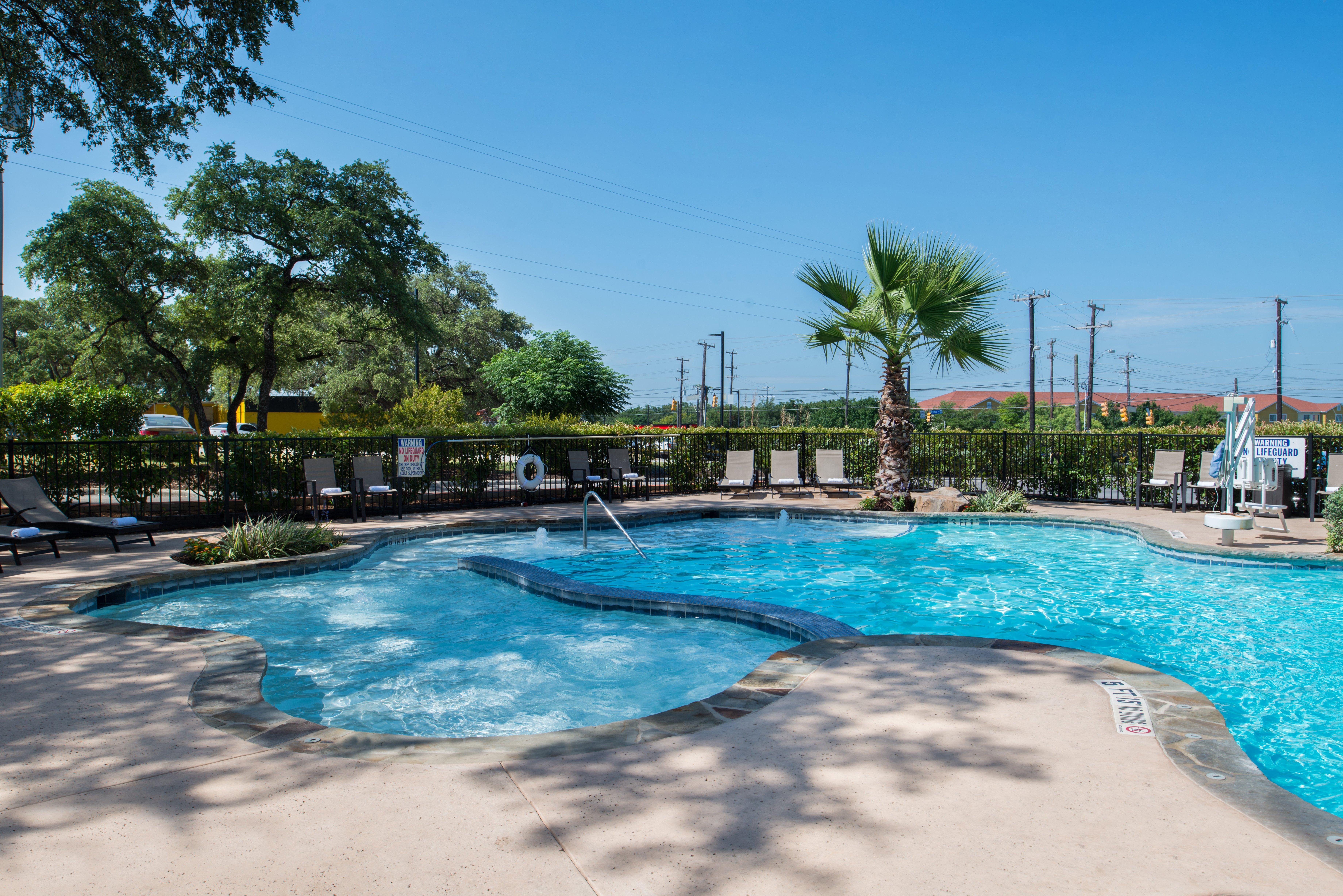 Holiday Inn Express & Suites San Antonio Medical - Six Flags By Ihg Exteriör bild